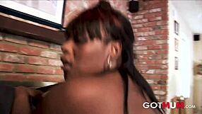 Bro, Aku Tak Tahan... MILF Ebony Bertatu Tetek Besar Kena BBC Kuat!