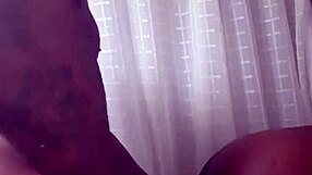 Chilling in the bathroom with my partner for a casual session