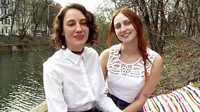 Ersties szexi zongoratanárnő vezeti tanítványát leszbikus szexbe