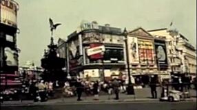 Mamme Acquisite Tabù Vintage di Londra Oscura Assistono in Cucina