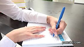 تعال، شاهد هذه الفتاة الذكية تُنيك من قبل مدرسها الأكبر