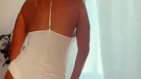 Yenniferpink does striptease for fans, showing big tits and ass 😍