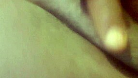 Sexy Jamaican girl shows off her stunning bare pussy