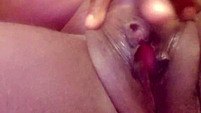 Sexy Jamaican girl shows off her stunning bare pussy
