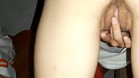 Ik Betrapte Mijn Buurvrouw Die Masturbeerde in Mijn Oude Huis