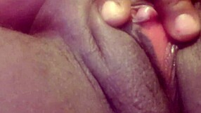 Sexy Jamaican girl shows off her stunning bare pussy