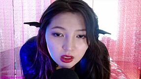 เฮ้ยดูสาวเอเชียปีศาจเซ็กซี่เล่นบทตกหลุมรัก ASMR!