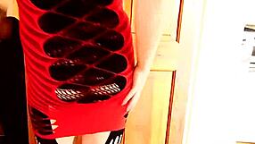 British Mistress Lucy Diamond Twerks Her Goddess Booty In Slutwave Shake