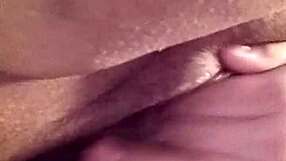 Her pussy gets close-up masturbation fun!