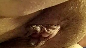 Her pussy gets close-up masturbation fun!