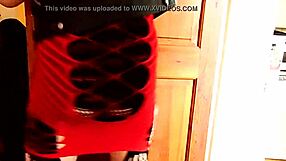 British Mistress Lucy Diamond Twerks Her Goddess Booty In Slutwave Shake