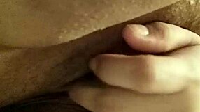 Her pussy gets close-up masturbation fun!