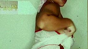 morena peituda takes bath, shows off in shower complete on red bruna paz