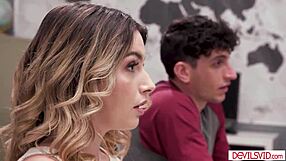 밀프 선생님이 야한 18+ 학생들과 거친 3P