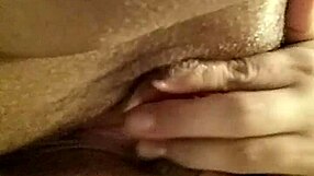 Her pussy gets close-up masturbation fun!