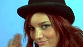 Jayden Cole satisface tus deseos de fetiche de leche