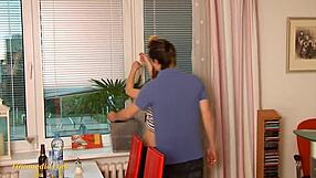 coppia giovane di 18 anni si sente così selvaggia e libera insieme