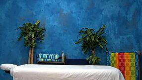 Masseuse Cantik Pamer Bokong Ajaib