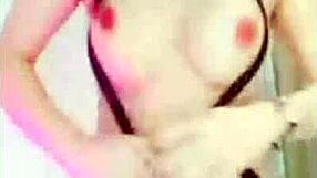 Watch net idol girl masturbate live in secret group!