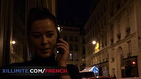 Vill du hänga med på vår sexiga kontorstrekant med två heta brudar?