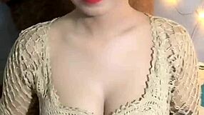 I lvoe lettin horny guys stare at my big tits