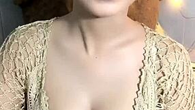 I lvoe lettin horny guys stare at my big tits