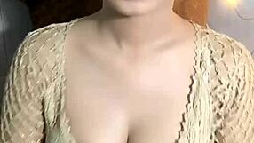 I lvoe lettin horny guys stare at my big tits