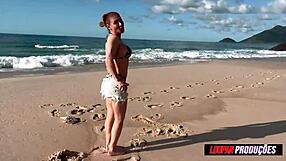 Ever Tried Fudendo Emme White's Pussy and Ass at the Beach?