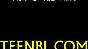 Erotische handjob wordt diepe pijpbeurt voor tiener 18+ vriendin tevredenheid