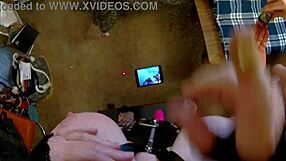 이봐 Granny Peggy Sue, 오늘 밤 네 서브한테 페깅하고 빨아줄래?