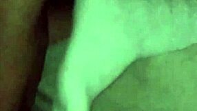 Casada levando duas gozadas dentro da bucetinha?