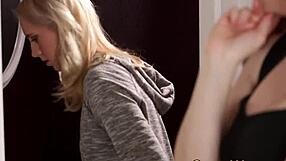 Dazzling Lesbian Eats Pussy