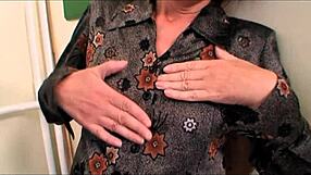 Passionate impromptu threesome in classroom