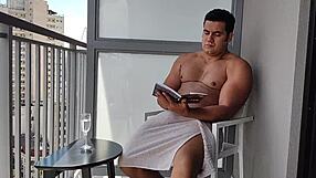 Yuri Gaucho μετατρέπει βουτιά σε άγριο gay gangbang με monster πούτσες ξεγυριστές παντού