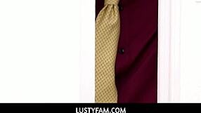 Figliastra troia invita fratellastro per succhiamento e scopata tabù