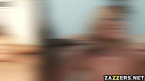 Danny D，你在猛插Cathy Heaven的紧逼吗？张开腿