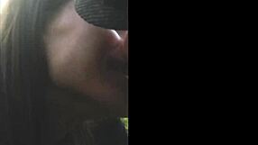 Младата 18+ руска момиче опитва срамежливо свиркане в германска гора POV