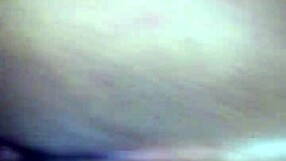 Paola viser sin kæmpe røv frem i hjemmelavet klip