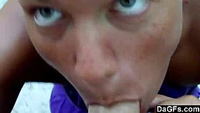 i caught my dagfs flashing her ass outdoor and she sucked my dick so good...
