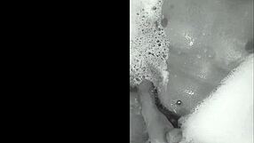 Brazilian amateur plays in bathtub with sexy cumshot action