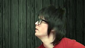 poppy mcguire sneaks a steamy blowjob during her lunch break—amateur style.