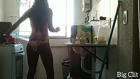 Hey, did you see the maid lose her phone online?