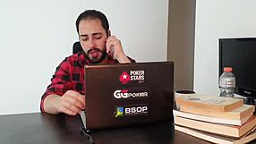 Sousedka nemohla odolat a dala svou těsnou prdel na tvrdé šukání