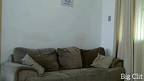 Hey, did you see the maid lose her phone online?