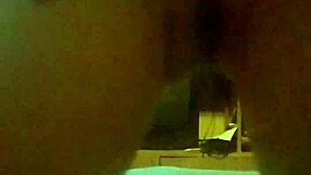 Эй, видел, как готическая девка справляется с двойным проникновением?