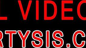 Stiefbroers harde pik verlangt naar zusjes aanraking