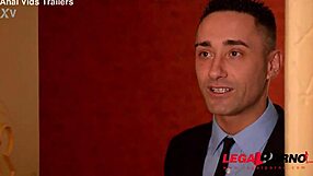 الروسية الصهباء مارينا فيسكونتي تكشف بزازها وطيزها الكبيرة في مشهد جامح