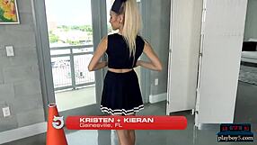 Hé, petites amatrices baisent dur avec copain à la maison !