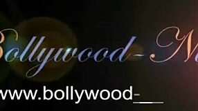 亚洲黑发美女揭示隐藏的色欲