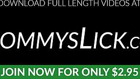 Adolescente morena caliente 18+ hace tijeras con madrastra en juego lésbico